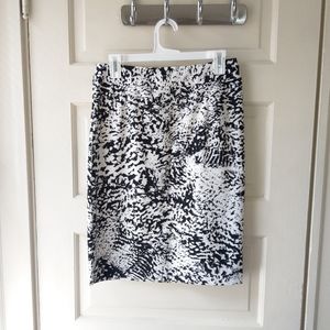 Calvin Klein Patterned Pencil Skirt